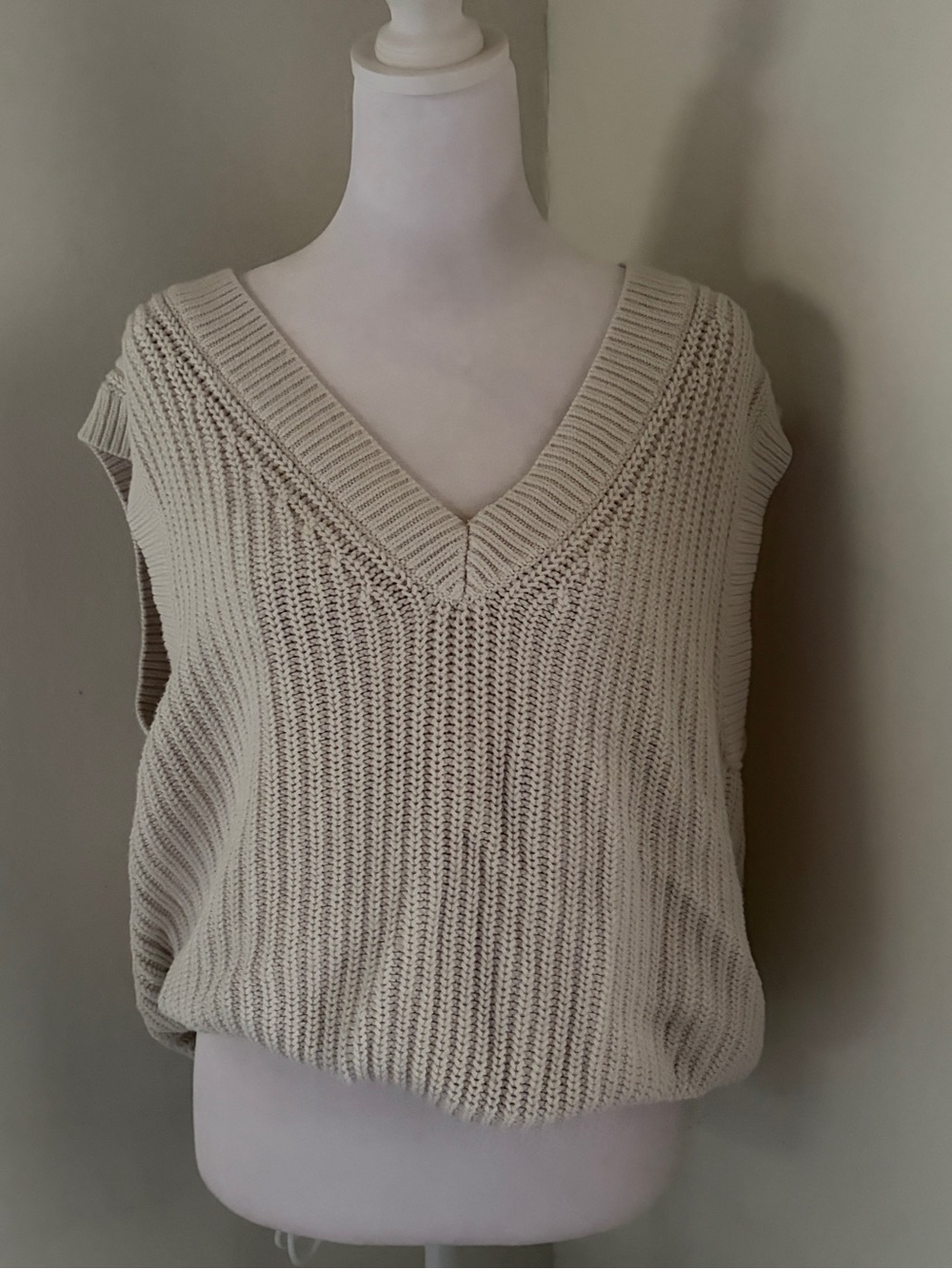 Abercrombie & Fitch oversized cream knitted vest